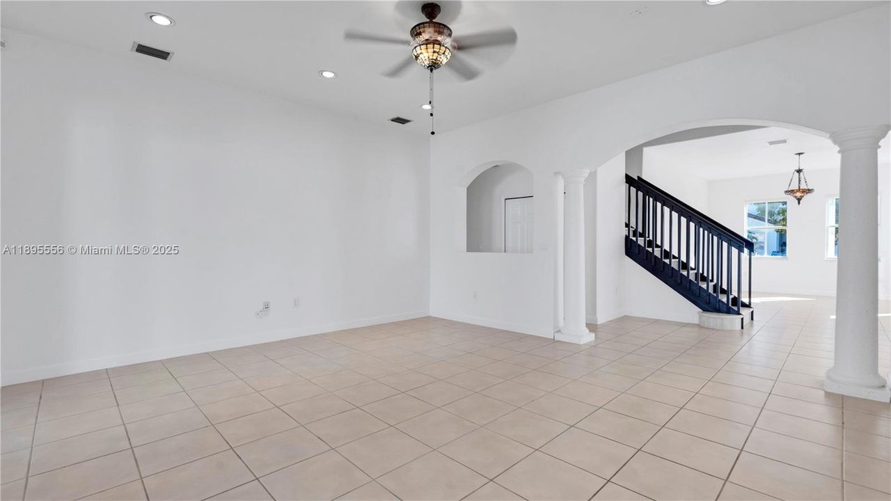 Недавно арендовано: $5,300 (5 спален, 4 ванн, 3017 Квадратных фут)