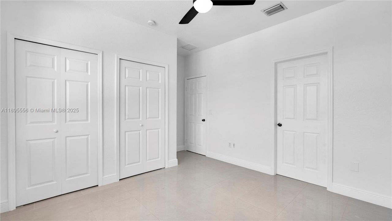 Недавно арендовано: $5,300 (5 спален, 4 ванн, 3017 Квадратных фут)