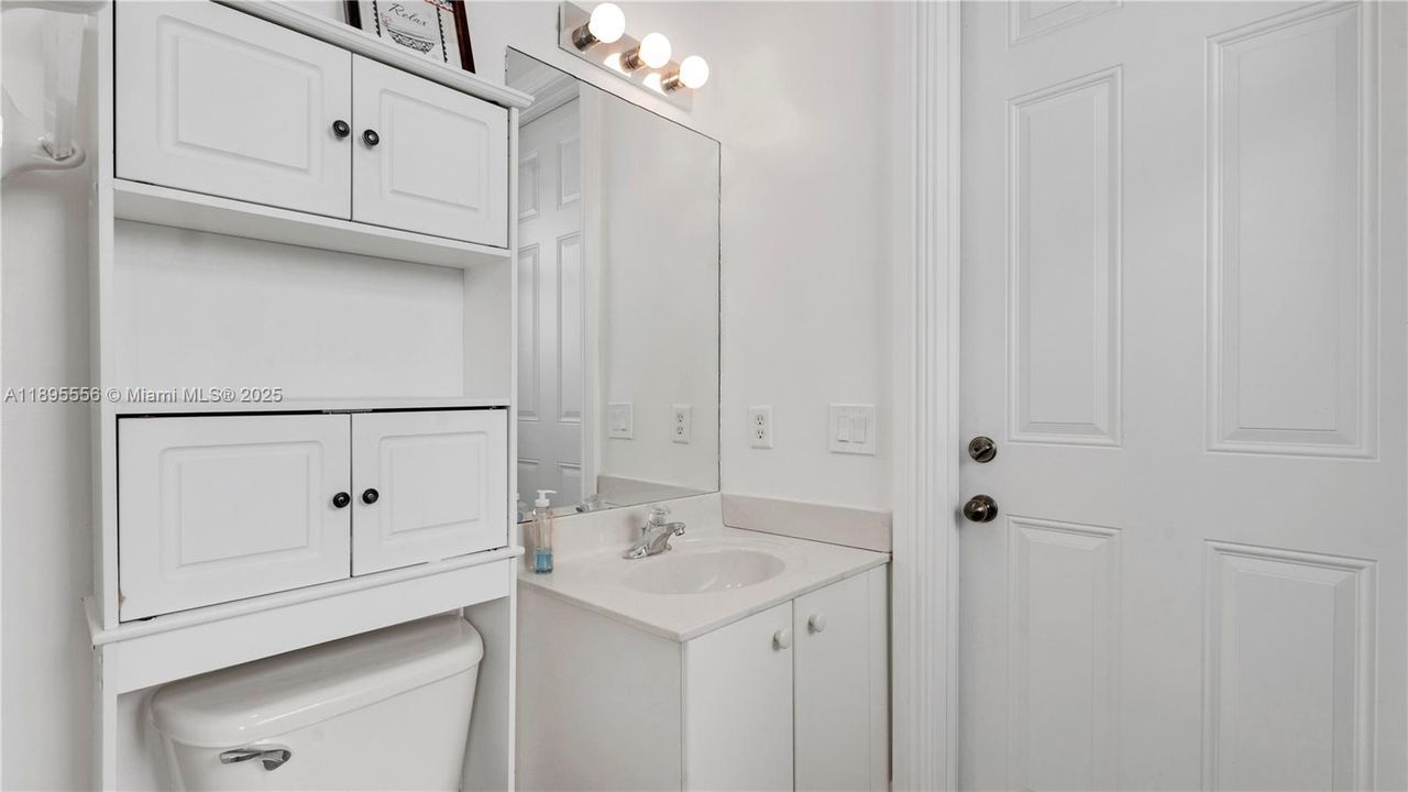 Недавно арендовано: $5,300 (5 спален, 4 ванн, 3017 Квадратных фут)