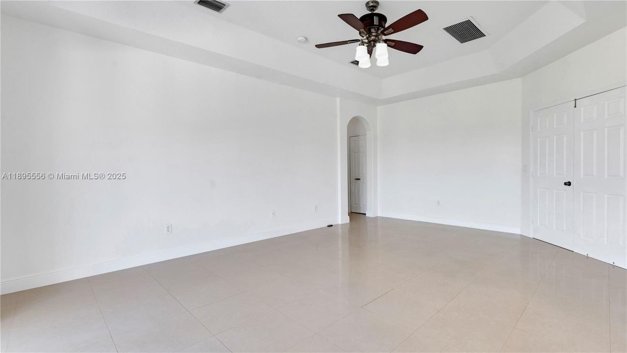 Недавно арендовано: $5,300 (5 спален, 4 ванн, 3017 Квадратных фут)