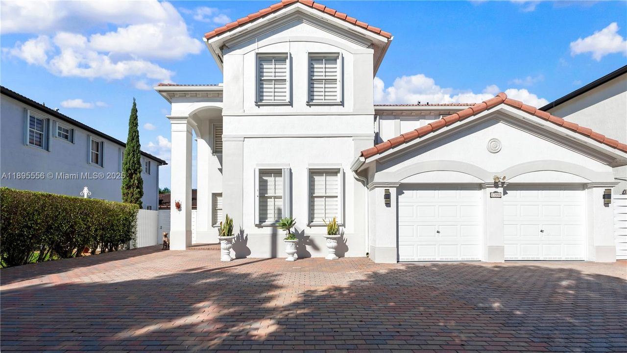 Недавно арендовано: $5,300 (5 спален, 4 ванн, 3017 Квадратных фут)