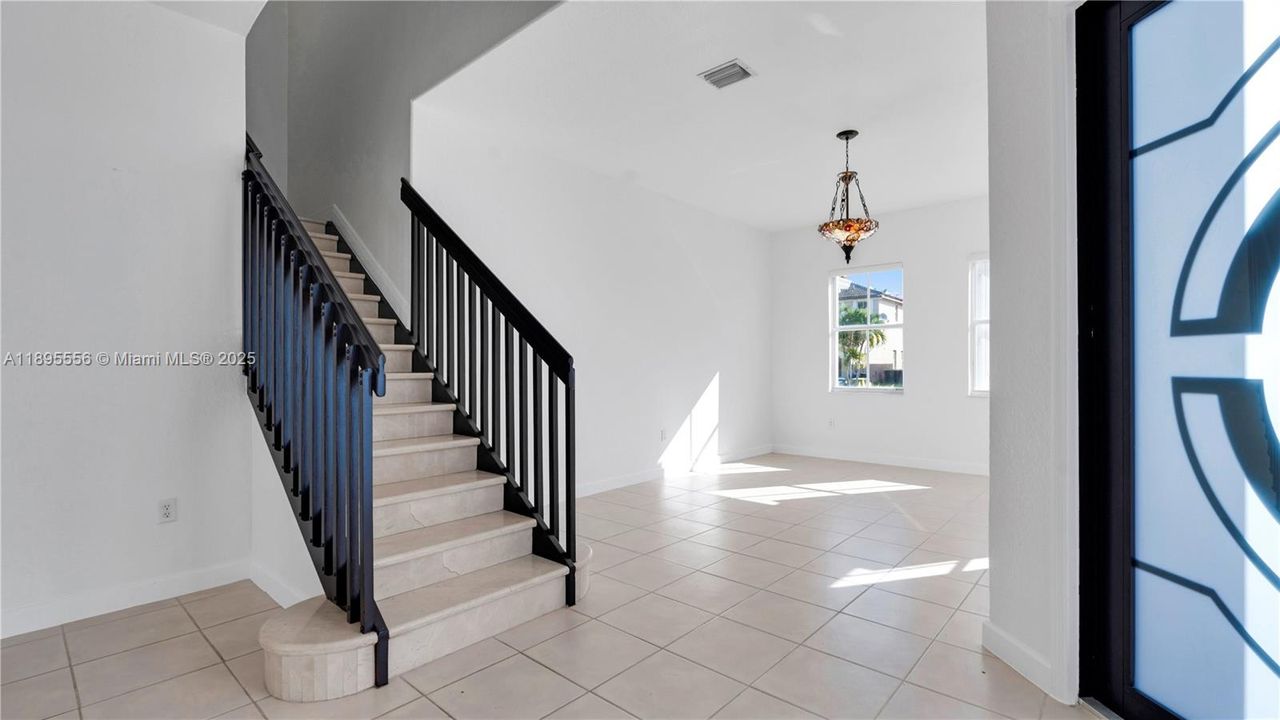 Недавно арендовано: $5,300 (5 спален, 4 ванн, 3017 Квадратных фут)