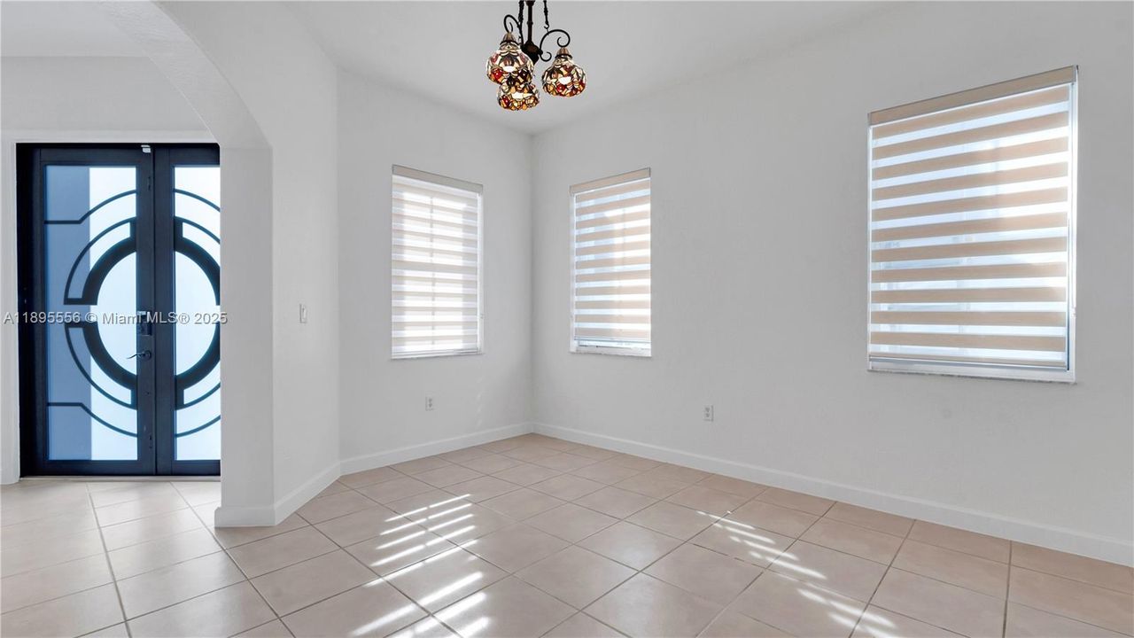 Недавно арендовано: $5,300 (5 спален, 4 ванн, 3017 Квадратных фут)