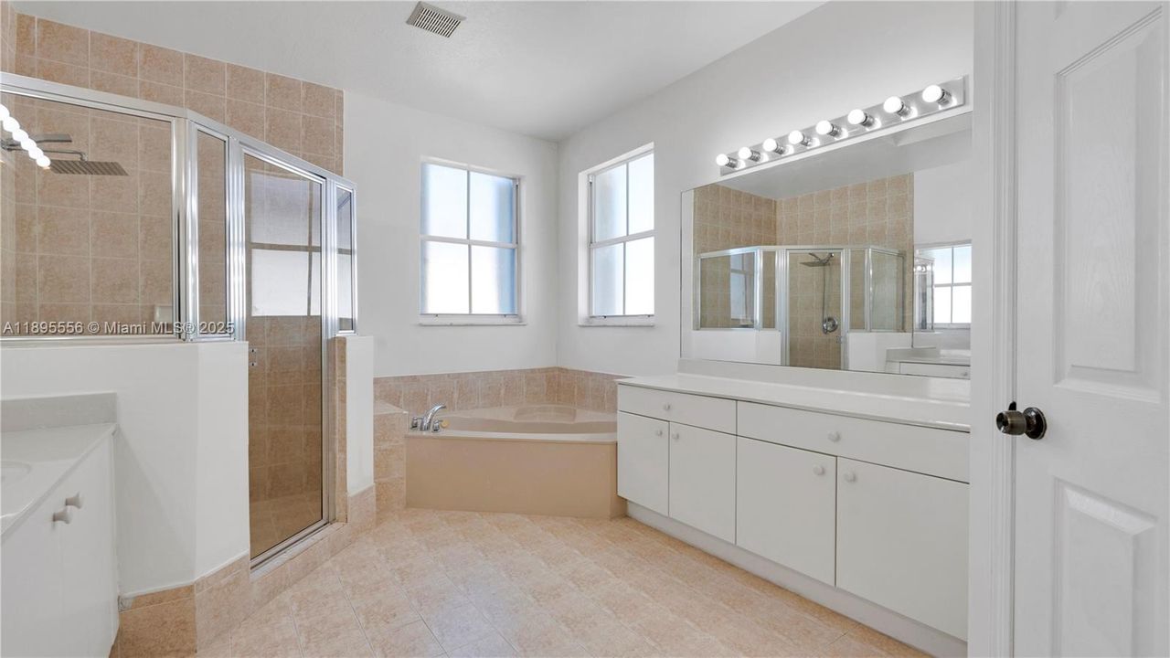 Недавно арендовано: $5,300 (5 спален, 4 ванн, 3017 Квадратных фут)