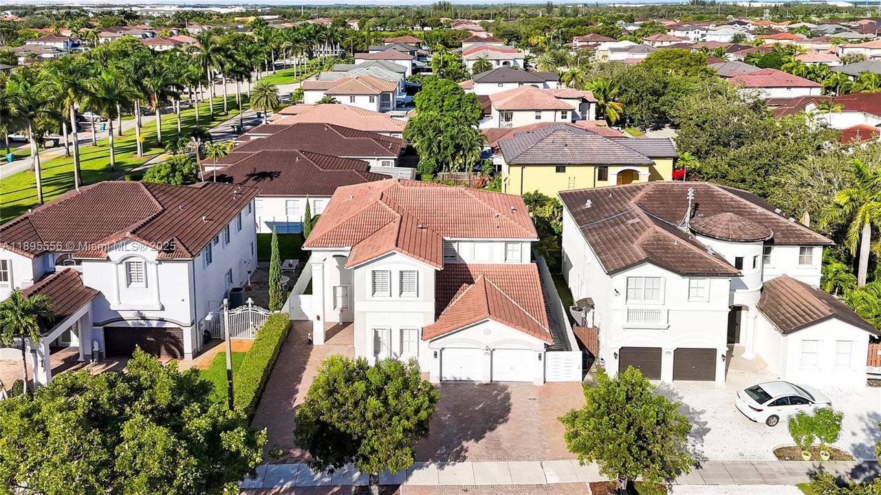 Недавно арендовано: $5,300 (5 спален, 4 ванн, 3017 Квадратных фут)