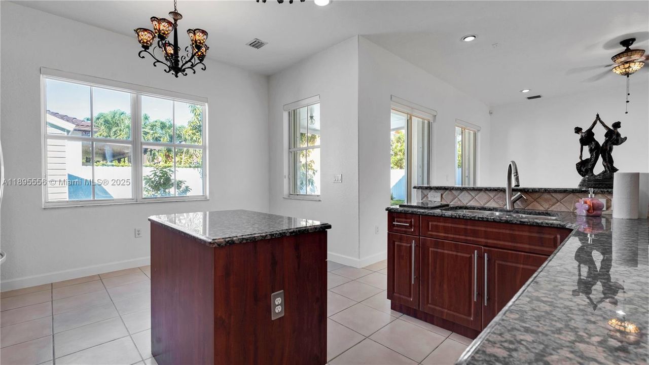 Недавно арендовано: $5,300 (5 спален, 4 ванн, 3017 Квадратных фут)