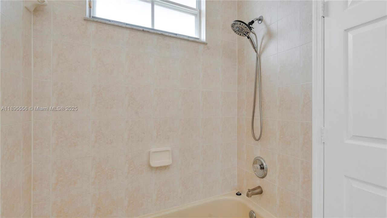 Недавно арендовано: $5,300 (5 спален, 4 ванн, 3017 Квадратных фут)