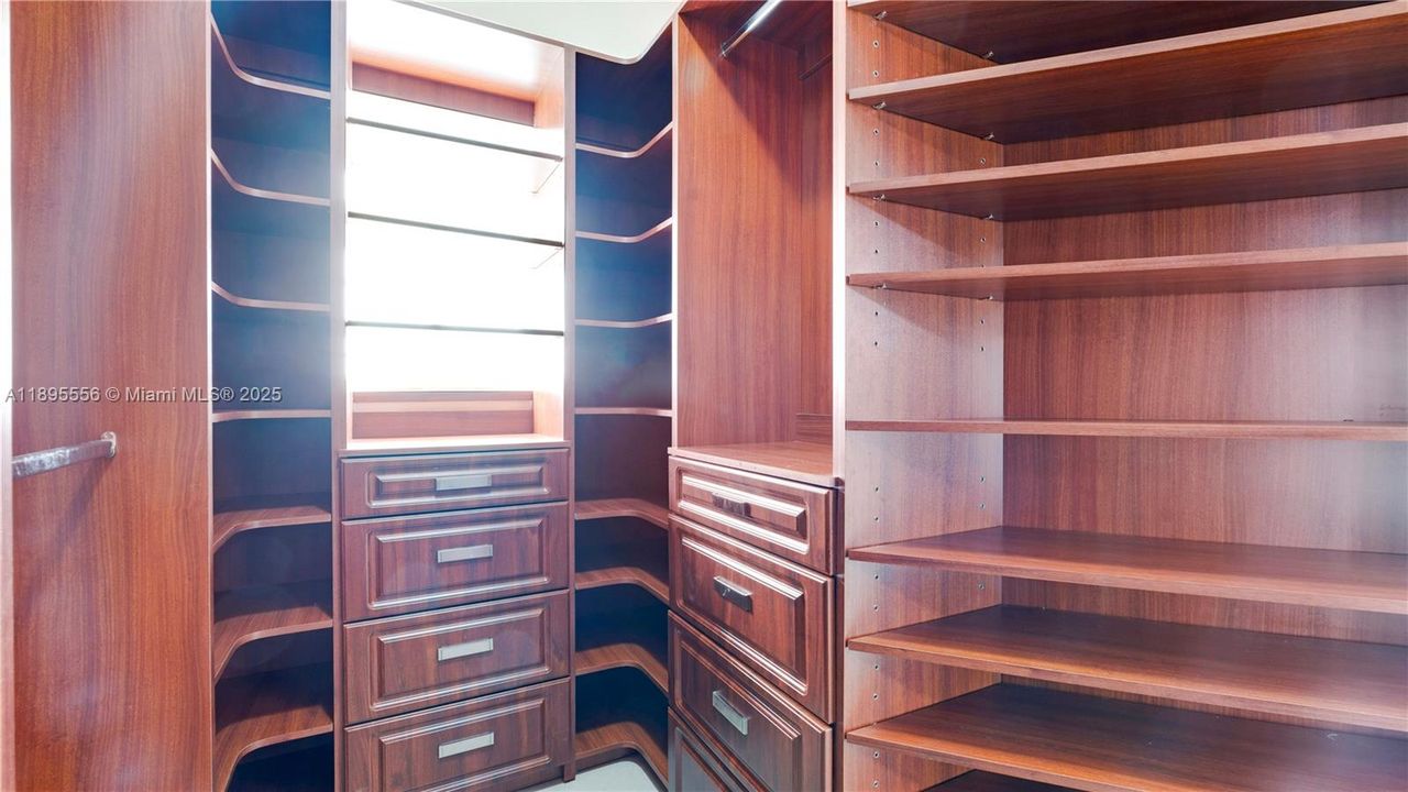 Недавно арендовано: $5,300 (5 спален, 4 ванн, 3017 Квадратных фут)