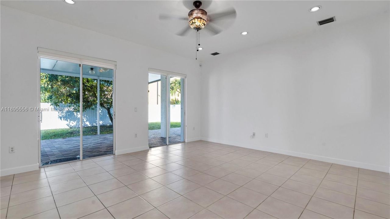 Недавно арендовано: $5,300 (5 спален, 4 ванн, 3017 Квадратных фут)