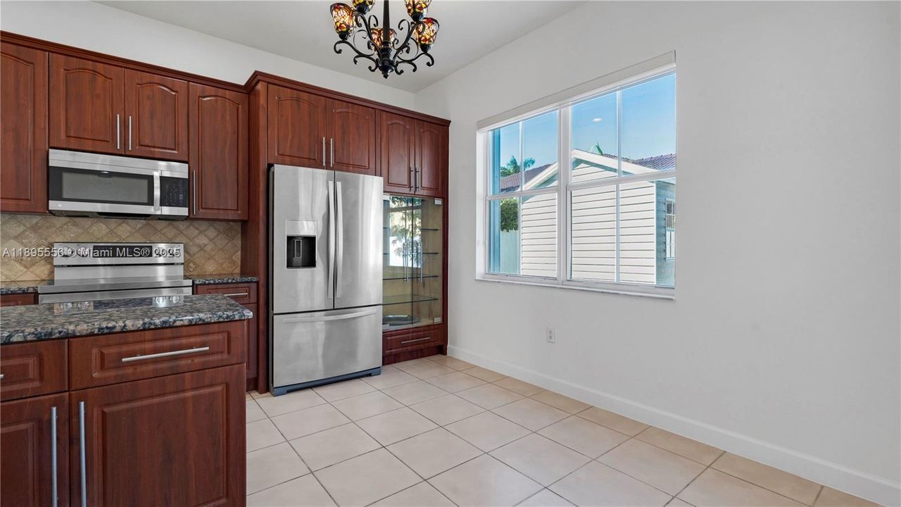 Недавно арендовано: $5,300 (5 спален, 4 ванн, 3017 Квадратных фут)