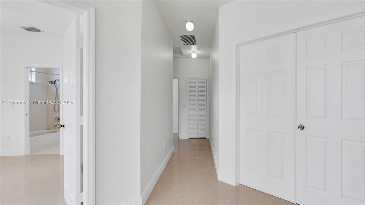 Недавно арендовано: $5,300 (5 спален, 4 ванн, 3017 Квадратных фут)