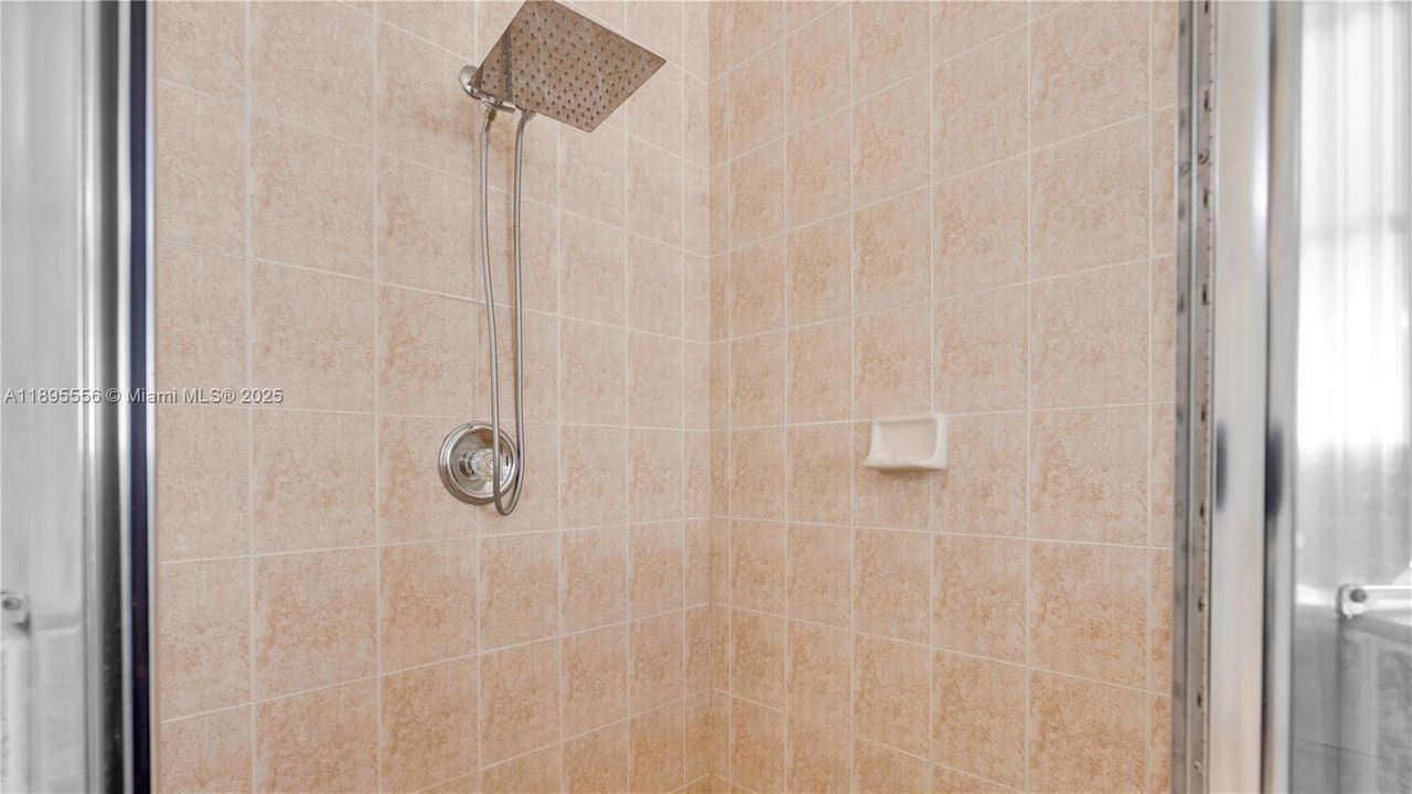 Недавно арендовано: $5,300 (5 спален, 4 ванн, 3017 Квадратных фут)