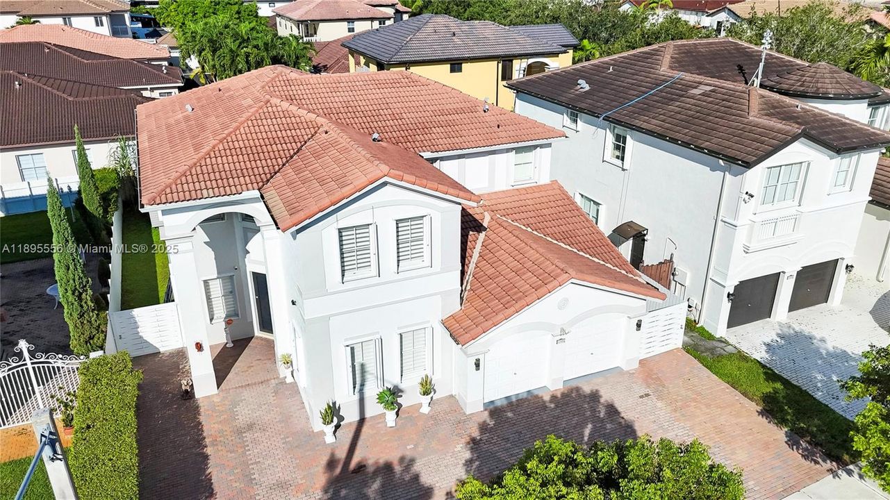 Недавно арендовано: $5,300 (5 спален, 4 ванн, 3017 Квадратных фут)