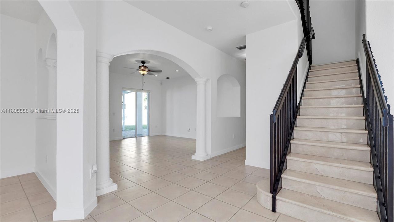 Недавно арендовано: $5,300 (5 спален, 4 ванн, 3017 Квадратных фут)