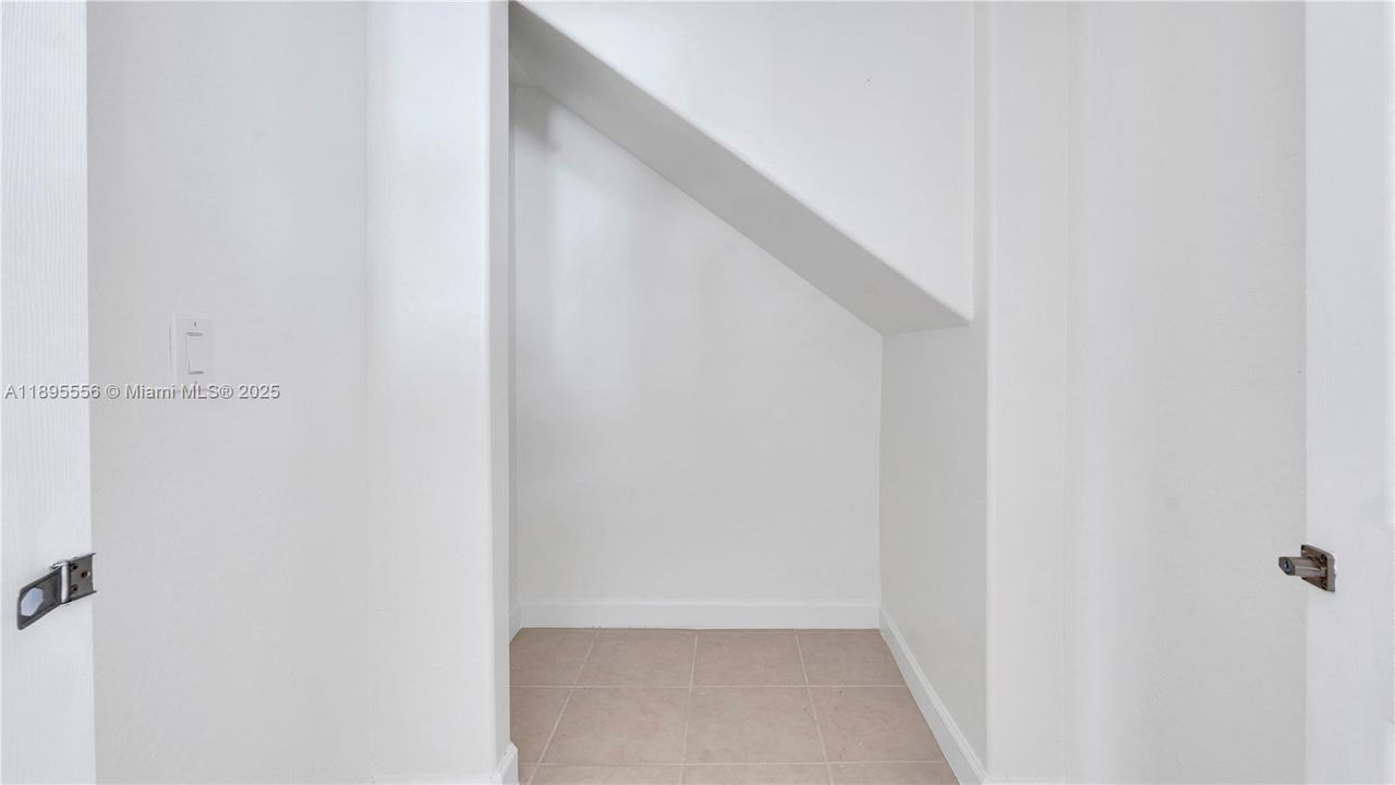 Недавно арендовано: $5,300 (5 спален, 4 ванн, 3017 Квадратных фут)