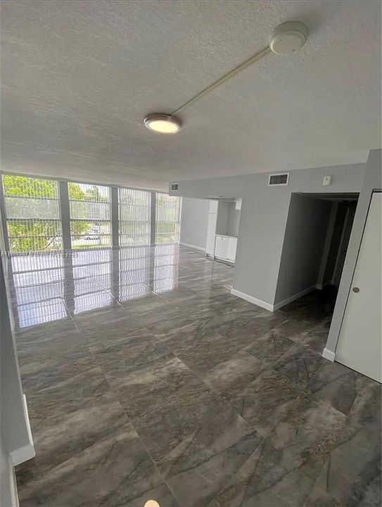 На продажу: $235,000 (1 спален, 1 ванн, 1100 Квадратных фут)