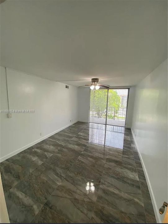 На продажу: $235,000 (1 спален, 1 ванн, 1100 Квадратных фут)