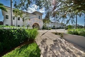 出租: $5,200 (3 贝兹, 3 浴室, 2438 平方英尺)