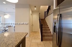 出租: $5,200 (3 贝兹, 3 浴室, 2438 平方英尺)