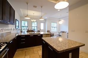 出租: $5,200 (3 贝兹, 3 浴室, 2438 平方英尺)