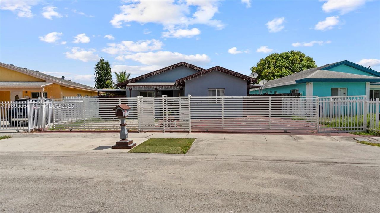 В аренду: $3,480 (3 спален, 2 ванн, 1260 Квадратных фут)