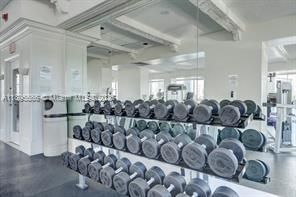 待售: $215,000 (1 贝兹, 1 浴室, 717 平方英尺)