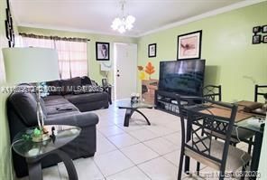 For Sale: $238,900 (2 beds, 1 baths, 787 Square Feet)