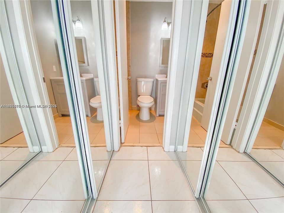 Active With Contract: $1,750 (2 beds, 1 baths, 800 Square Feet)