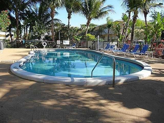 Active With Contract: $1,750 (2 beds, 1 baths, 800 Square Feet)