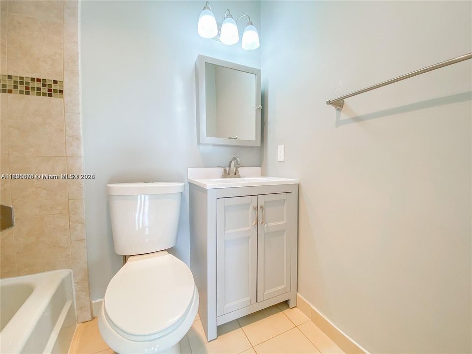 Active With Contract: $1,750 (2 beds, 1 baths, 800 Square Feet)