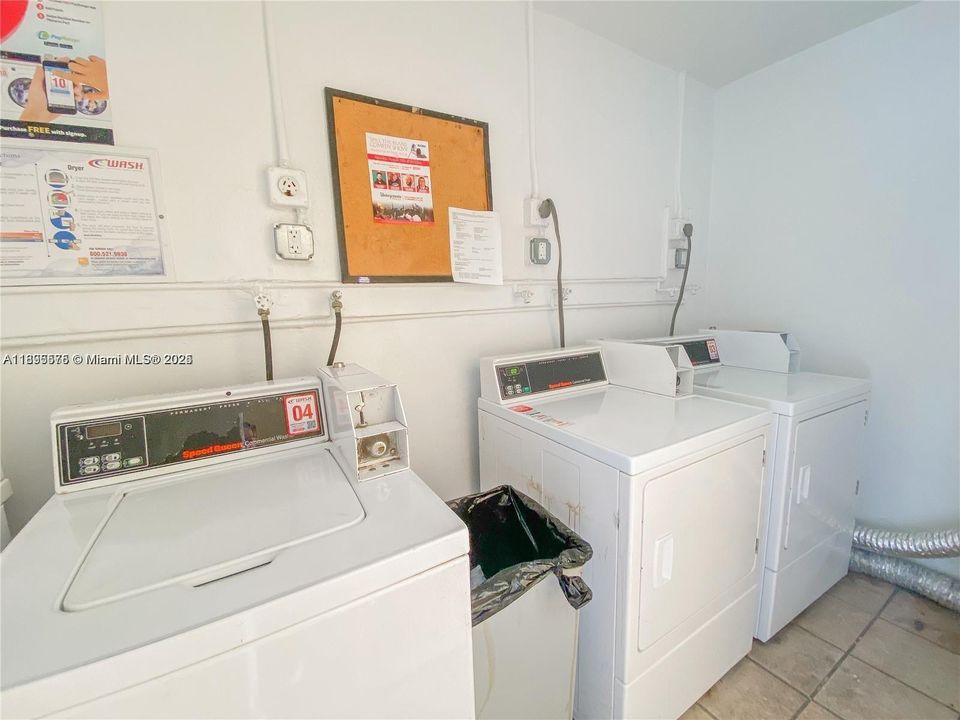 Active With Contract: $1,750 (2 beds, 1 baths, 800 Square Feet)