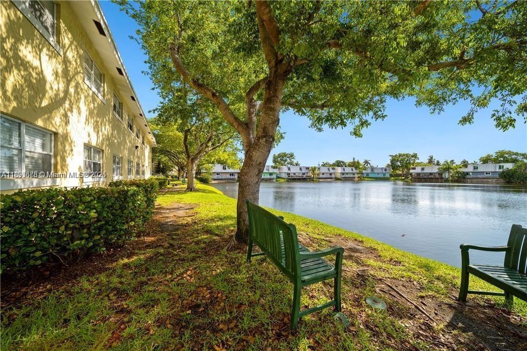 Active With Contract: $1,750 (2 beds, 1 baths, 800 Square Feet)