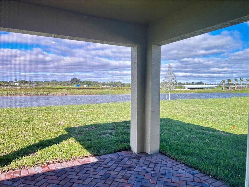 For Rent: $2,600 (4 beds, 2 baths, 1814 Square Feet)