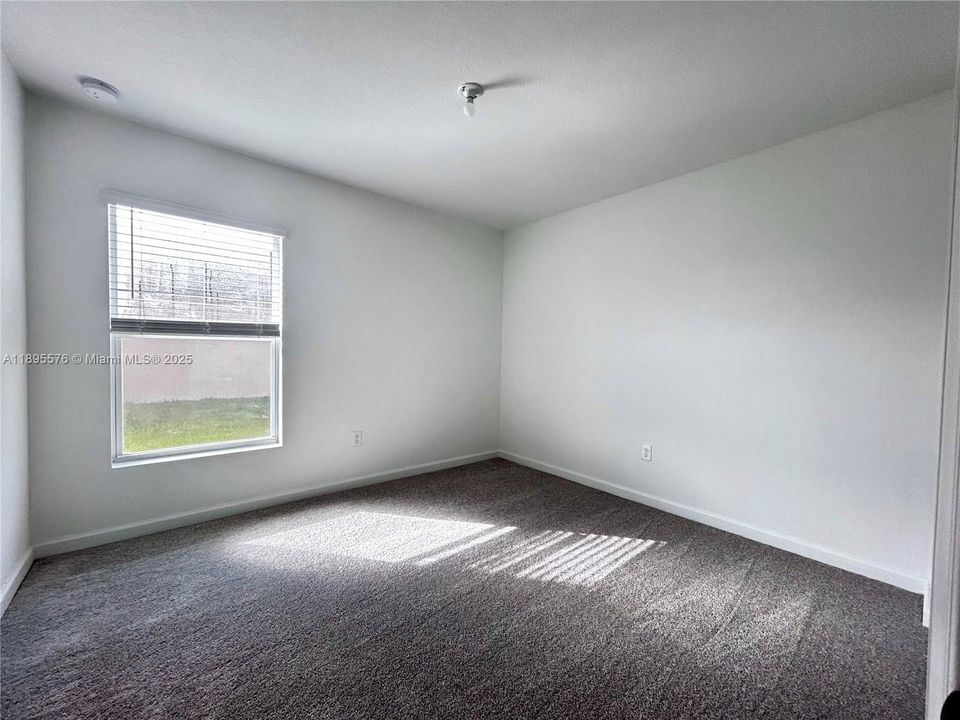 For Rent: $2,600 (4 beds, 2 baths, 1814 Square Feet)