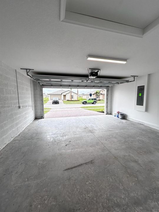 For Rent: $2,600 (4 beds, 2 baths, 1814 Square Feet)