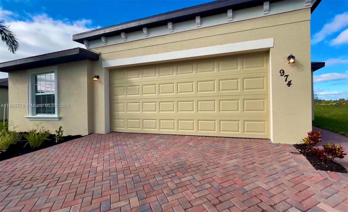 For Rent: $2,600 (4 beds, 2 baths, 1814 Square Feet)