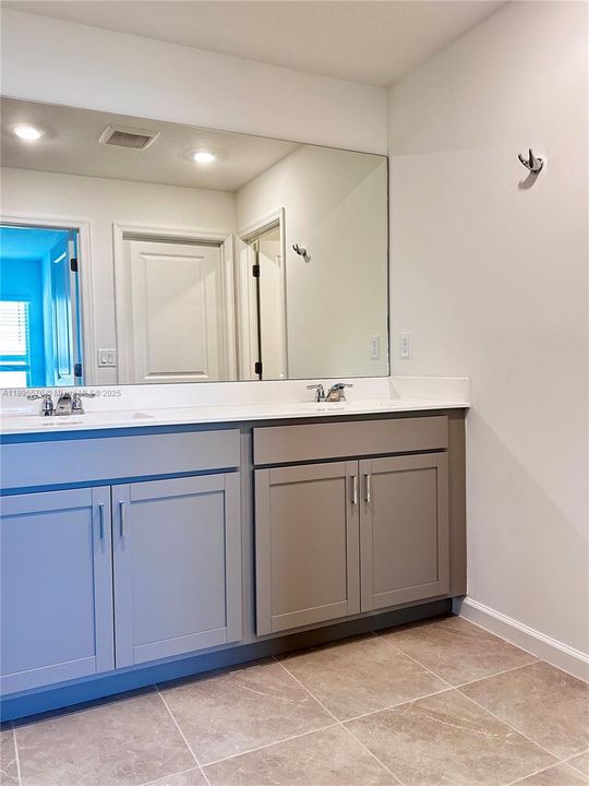 For Rent: $2,600 (4 beds, 2 baths, 1814 Square Feet)