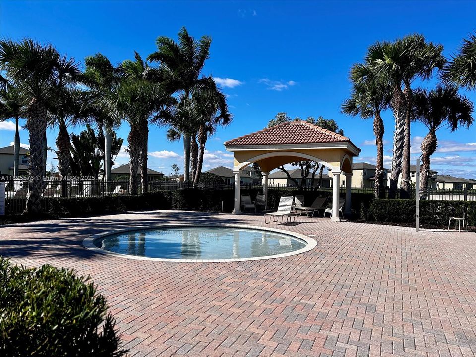 For Rent: $2,600 (4 beds, 2 baths, 1814 Square Feet)