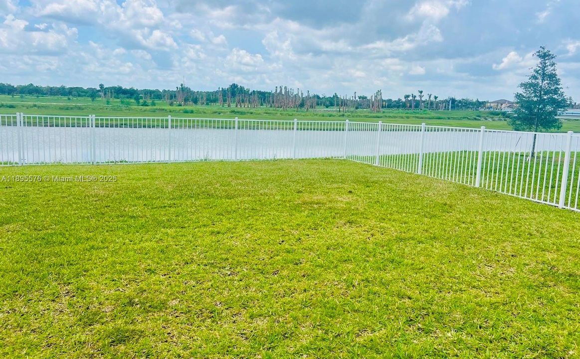 For Rent: $2,600 (4 beds, 2 baths, 1814 Square Feet)