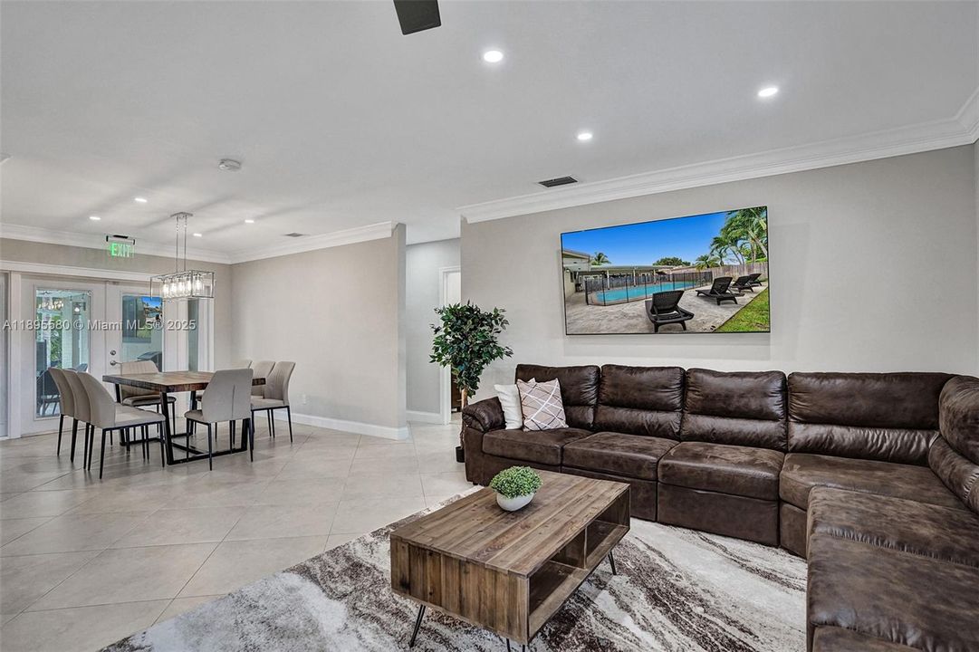 最近租的: $5,500 (4 贝兹, 2 浴室, 2061 平方英尺)