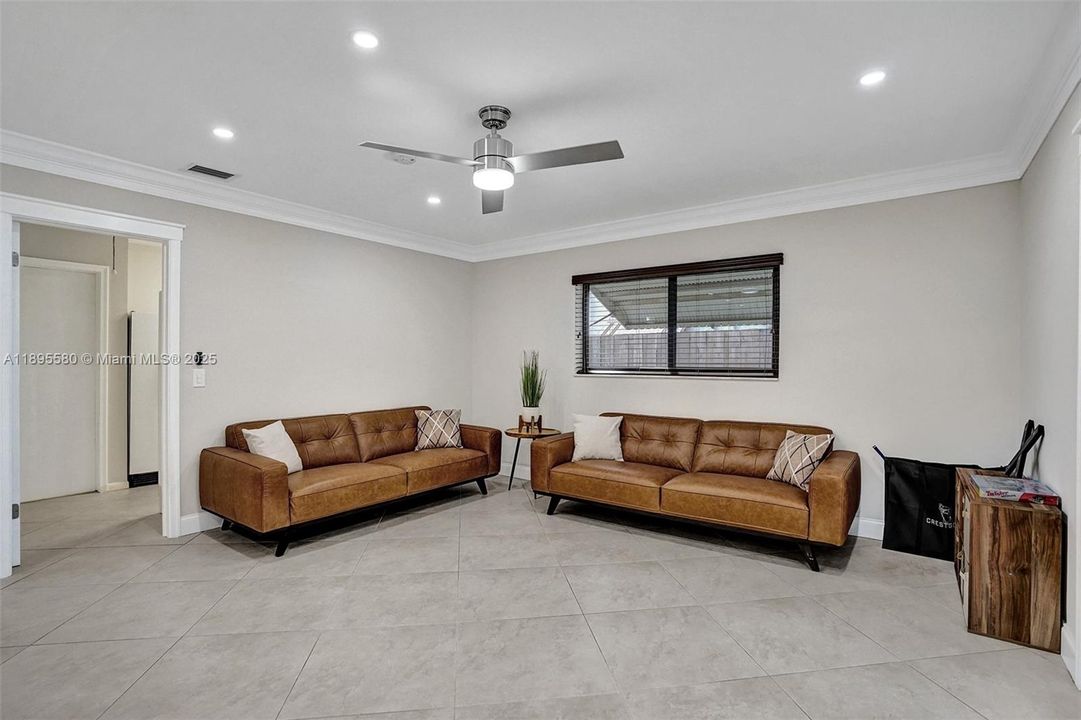 最近租的: $5,500 (4 贝兹, 2 浴室, 2061 平方英尺)