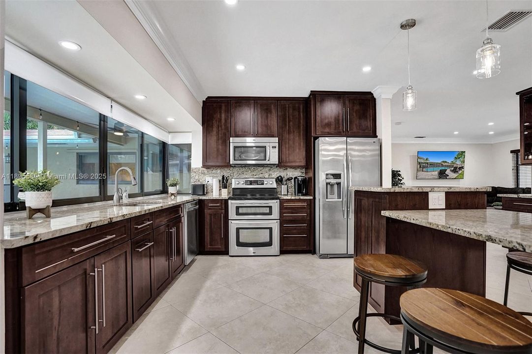 最近租的: $5,500 (4 贝兹, 2 浴室, 2061 平方英尺)