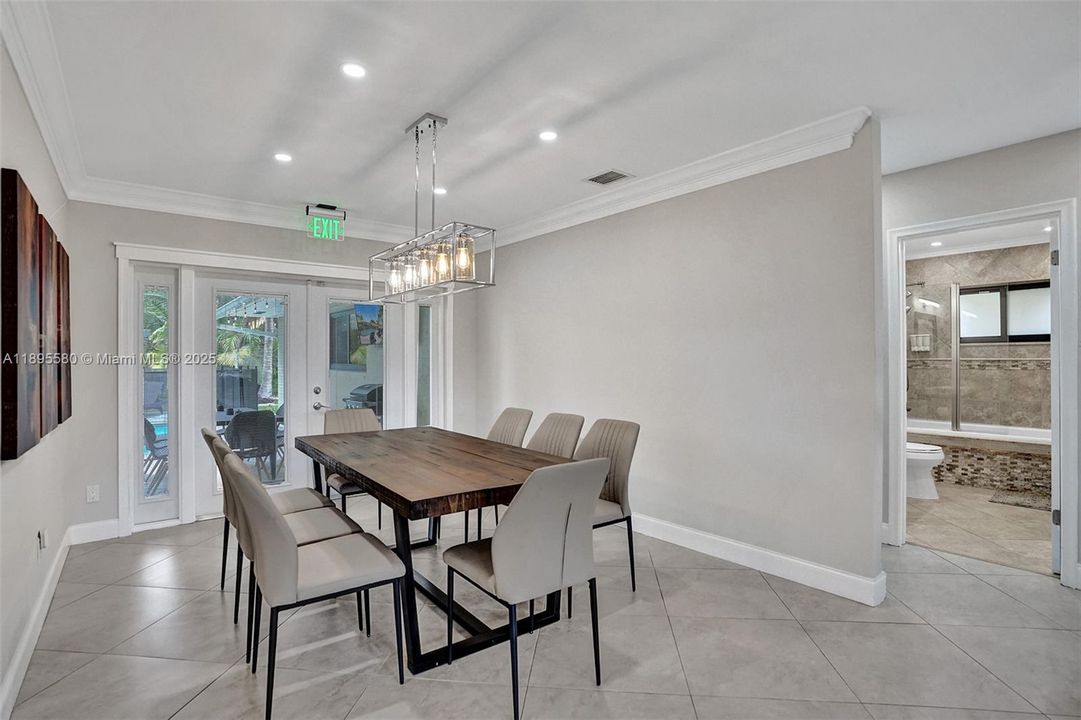 最近租的: $5,500 (4 贝兹, 2 浴室, 2061 平方英尺)