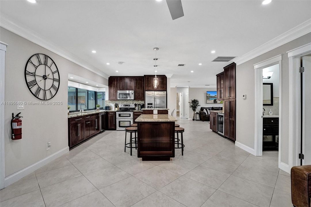 最近租的: $5,500 (4 贝兹, 2 浴室, 2061 平方英尺)