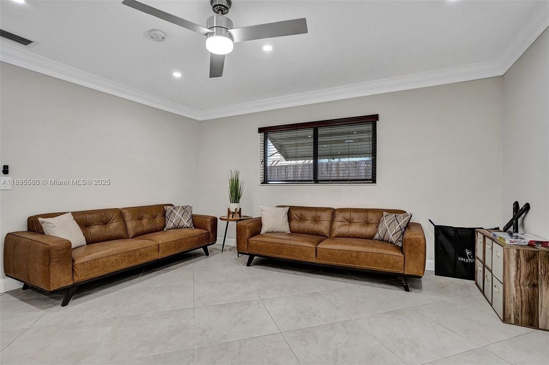 最近租的: $5,500 (4 贝兹, 2 浴室, 2061 平方英尺)