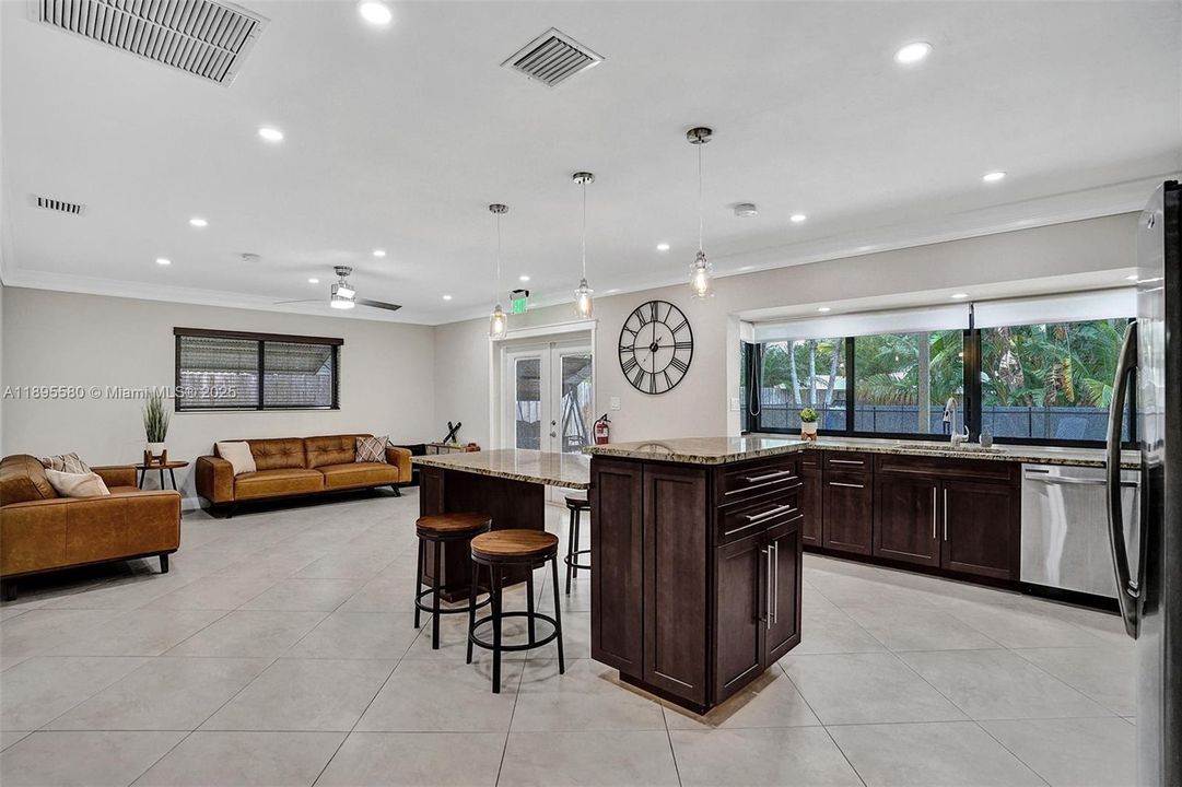 最近租的: $5,500 (4 贝兹, 2 浴室, 2061 平方英尺)