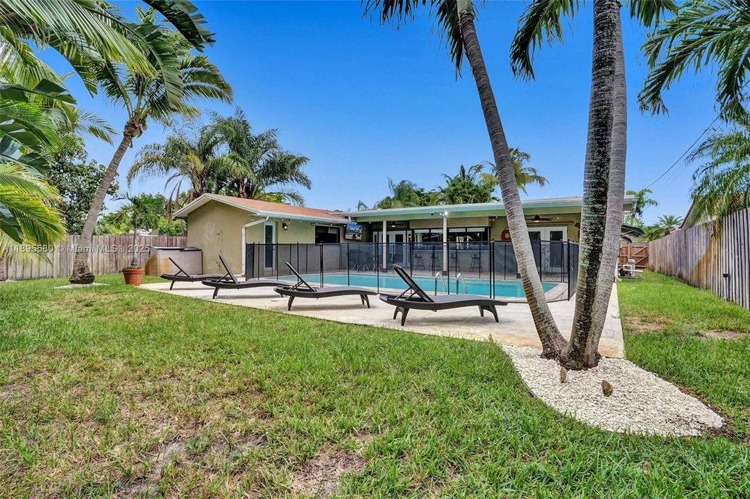 最近租的: $5,500 (4 贝兹, 2 浴室, 2061 平方英尺)