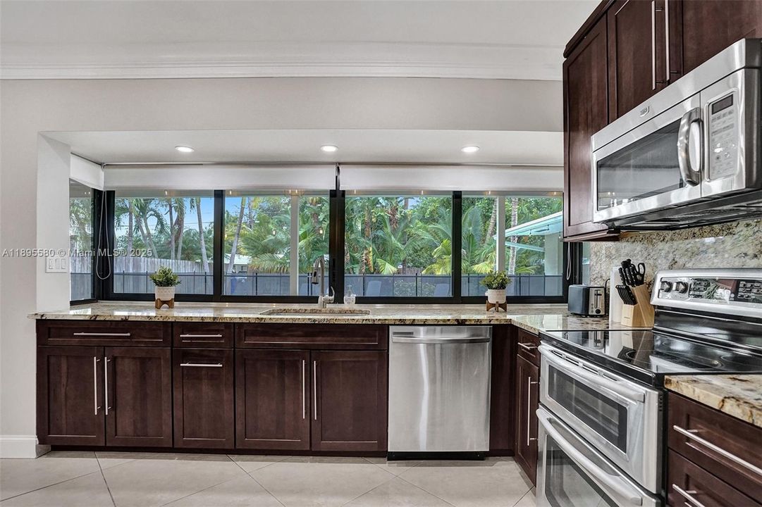 最近租的: $5,500 (4 贝兹, 2 浴室, 2061 平方英尺)