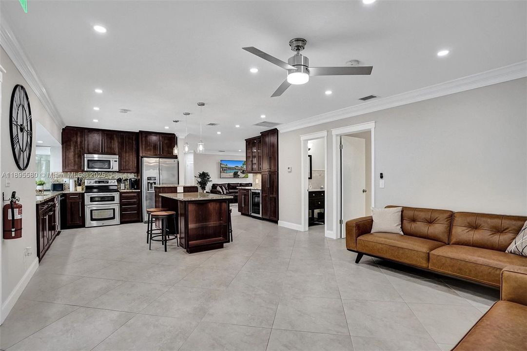 最近租的: $5,500 (4 贝兹, 2 浴室, 2061 平方英尺)