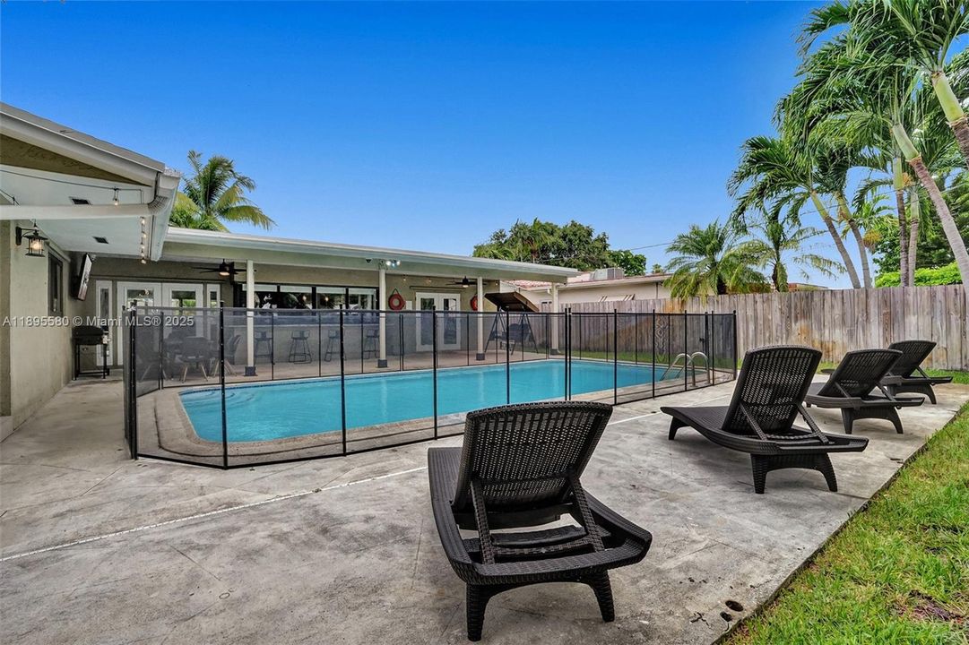 最近租的: $5,500 (4 贝兹, 2 浴室, 2061 平方英尺)